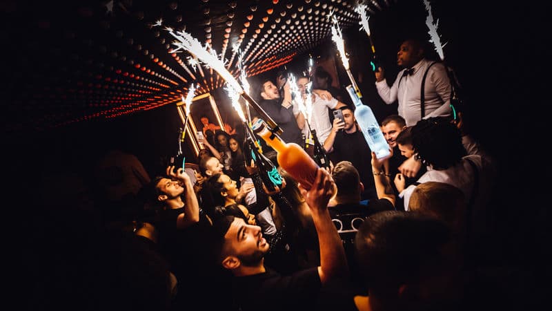 Are London Clubs Difficult to Get Into for Large Tourist Groups?