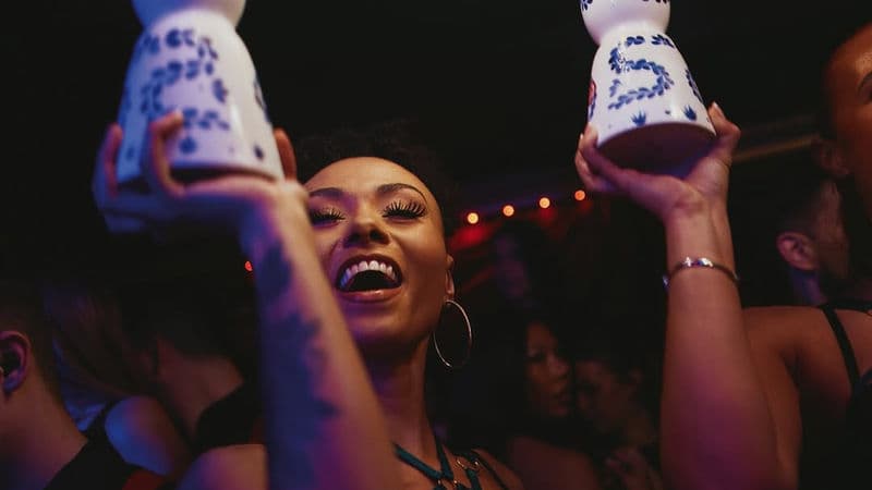 Cirque Club Dress Code: What to Wear to Cirque Le Soir