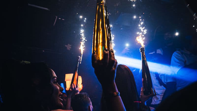 What’s the Difference Between Bottle Service and Table Booking?