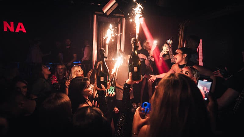 How Late Can You Book a Nightclub Table in Mayfair?