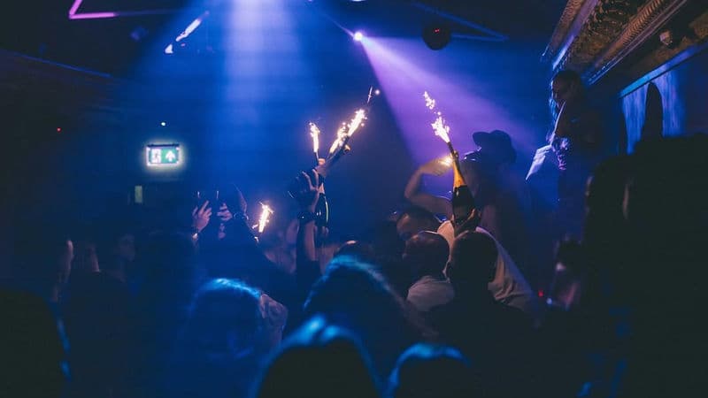 Luna Club Table Prices & Bookings